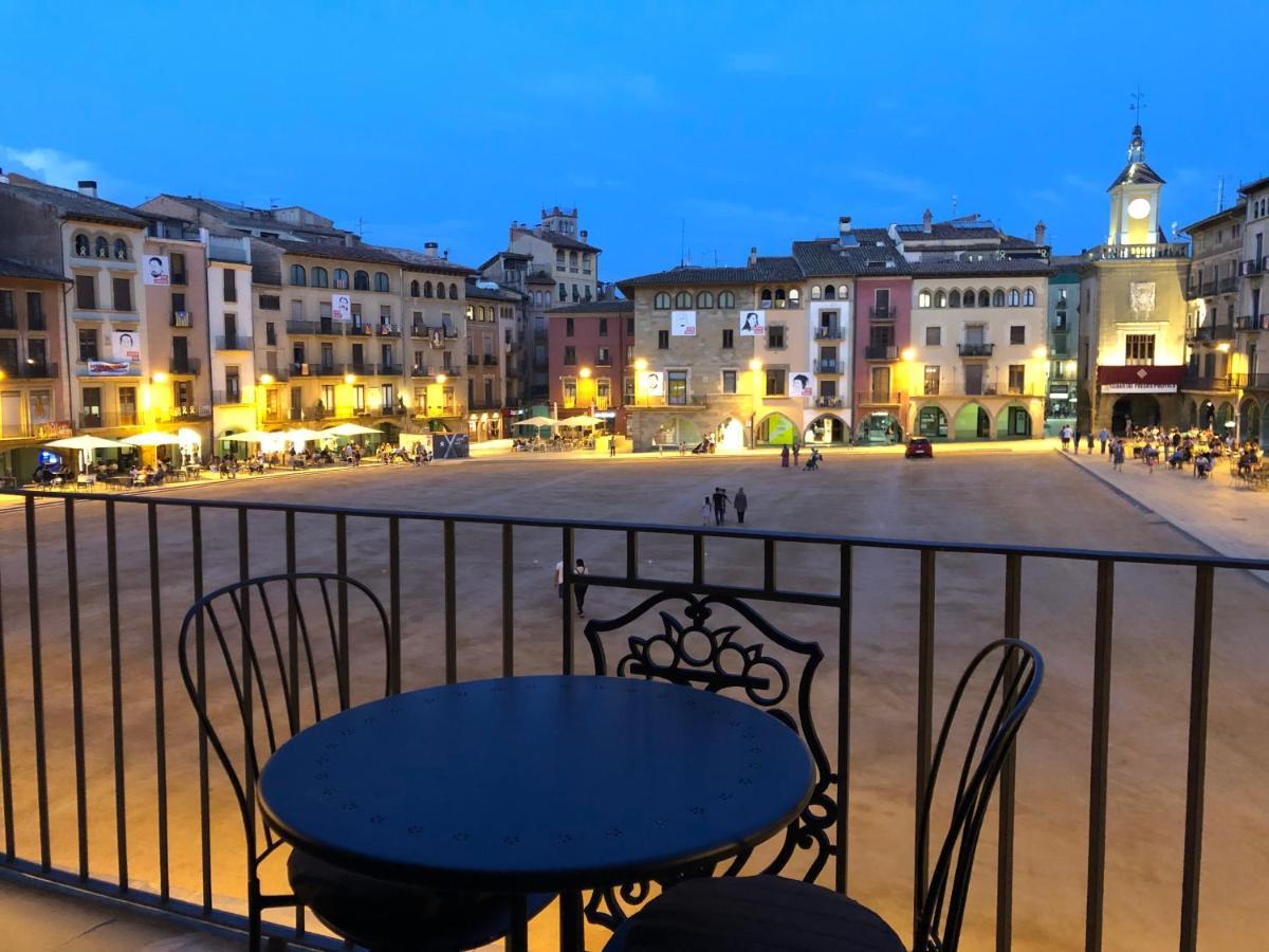 Apartaments Vicus 3 Con Vistas A La Plaza Mayor De فيك المظهر الخارجي الصورة