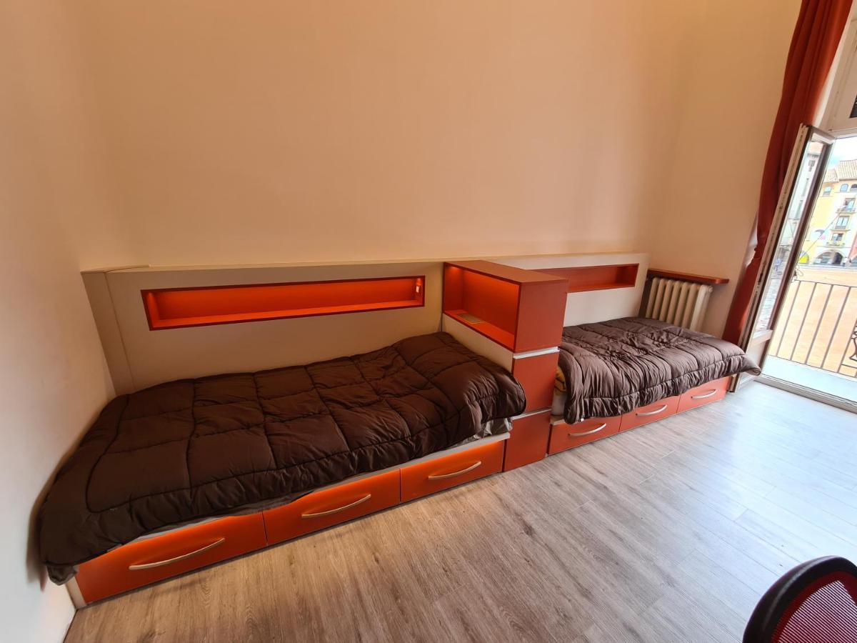 Apartaments Vicus 3 Con Vistas A La Plaza Mayor De فيك المظهر الخارجي الصورة